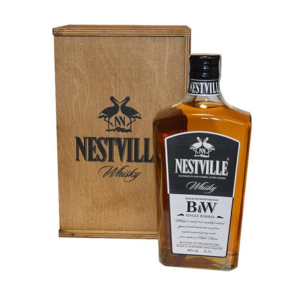 Nestville Whisky Black & White Gave�ske m. T-shirt 70 cl. - 40%